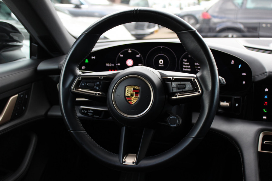 Porsche Taycan Cross Turismo 4 93 kWh / SoH 92,2% / Panoramadak / 360Camera / Passenger Display / Adaptieve Stoelen / Luchtvering / 21'' / Bose / Keyless / Sportchrono / Stoelventilatie / Stoelverwarming 4x / DAB / Cruise Control