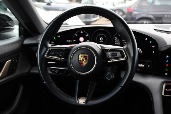Porsche Taycan Cross Turismo 4 93 kWh / SoH 92,2% / Panoramadak / 360Camera / Passenger Display / Adaptieve Stoelen / Luchtvering / 21'' / Bose / Keyless / Sportchrono / Stoelventilatie / Stoelverwarming 4x / DAB / Cruise Control
