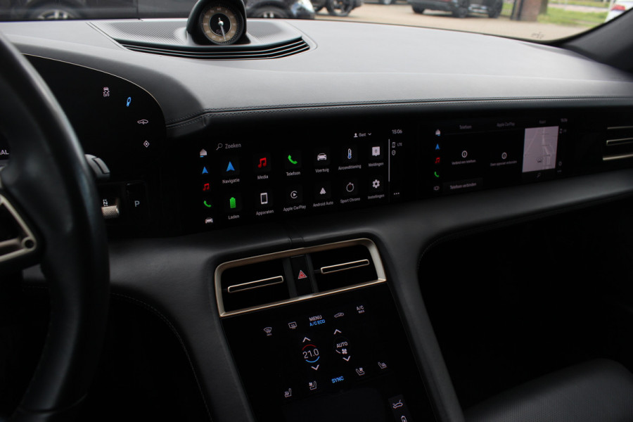Porsche Taycan Cross Turismo 4 93 kWh / SoH 92,2% / Panoramadak / 360Camera / Passenger Display / Adaptieve Stoelen / Luchtvering / 21'' / Bose / Keyless / Sportchrono / Stoelventilatie / Stoelverwarming 4x / DAB / Cruise Control