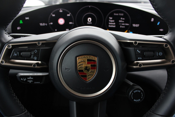 Porsche Taycan Cross Turismo 4 93 kWh / SoH 92,2% / Panoramadak / 360Camera / Passenger Display / Adaptieve Stoelen / Luchtvering / 21'' / Bose / Keyless / Sportchrono / Stoelventilatie / Stoelverwarming 4x / DAB / Cruise Control
