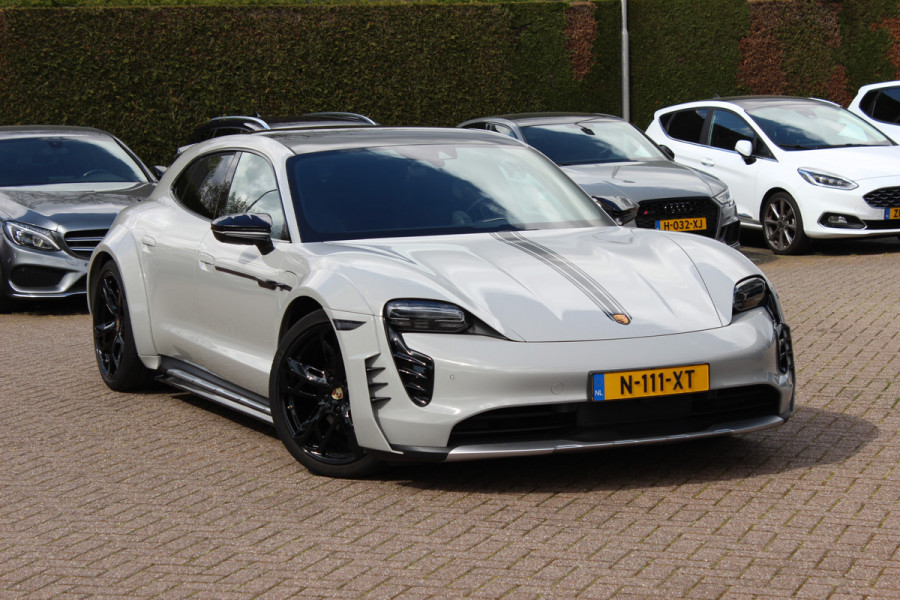 Porsche Taycan Cross Turismo 4 93 kWh / SoH 92,2% / Panoramadak / 360Camera / Passenger Display / Adaptieve Stoelen / Luchtvering / 21'' / Bose / Keyless / Sportchrono / Stoelventilatie / Stoelverwarming 4x / DAB / Cruise Control