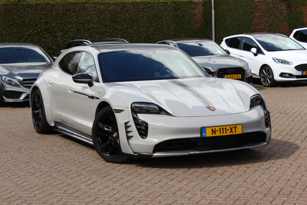 Porsche Taycan Cross Turismo 4 93 kWh / SoH 92,2% / Panoramadak / 360Camera / Passenger Display / Adaptieve Stoelen / Luchtvering / 21'' / Bose / Keyless / Sportchrono / Stoelventilatie / Stoelverwarming 4x / DAB / Cruise Control