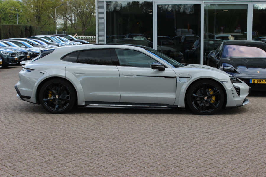 Porsche Taycan Cross Turismo 4 93 kWh / SoH 92,2% / Panoramadak / 360Camera / Passenger Display / Adaptieve Stoelen / Luchtvering / 21'' / Bose / Keyless / Sportchrono / Stoelventilatie / Stoelverwarming 4x / DAB / Cruise Control