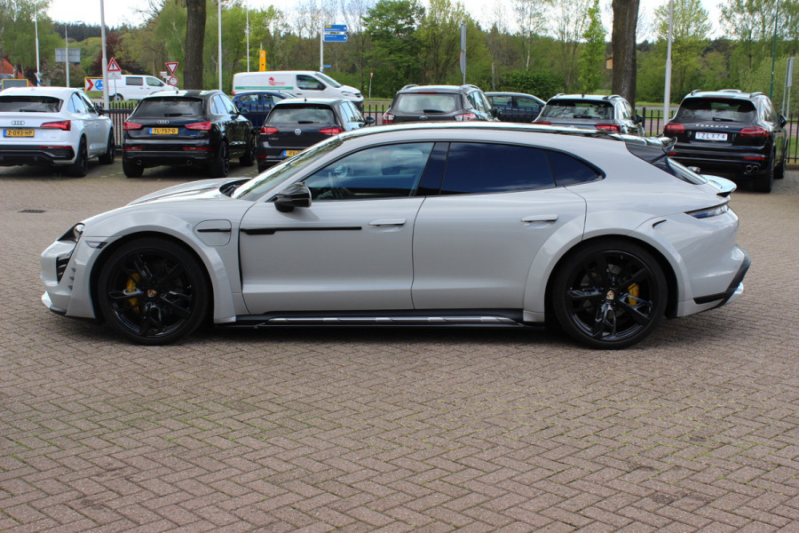 Porsche Taycan Cross Turismo 4 93 kWh / SoH 92,2% / Panoramadak / 360Camera / Passenger Display / Adaptieve Stoelen / Luchtvering / 21'' / Bose / Keyless / Sportchrono / Stoelventilatie / Stoelverwarming 4x / DAB / Cruise Control