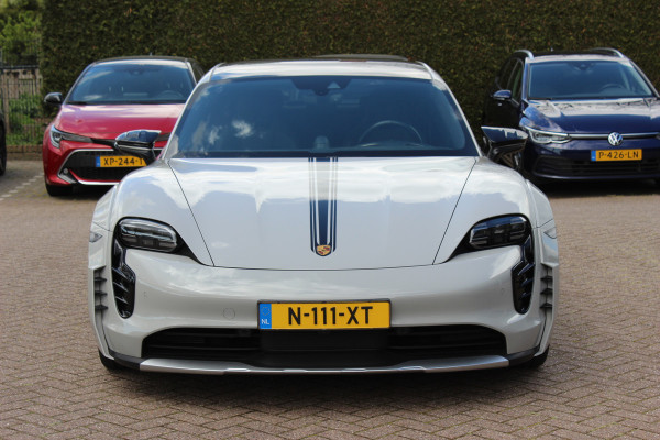 Porsche Taycan Cross Turismo 4 93 kWh / SoH 92,2% / Panoramadak / 360Camera / Passenger Display / Adaptieve Stoelen / Luchtvering / 21'' / Bose / Keyless / Sportchrono / Stoelventilatie / Stoelverwarming 4x / DAB / Cruise Control