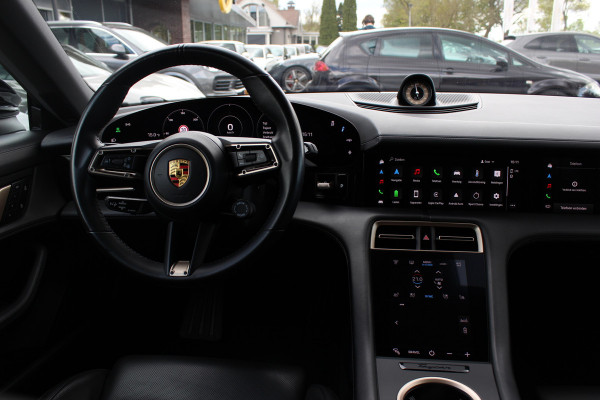 Porsche Taycan Cross Turismo 4 93 kWh / SoH 92,2% / Panoramadak / 360Camera / Passenger Display / Adaptieve Stoelen / Luchtvering / 21'' / Bose / Keyless / Sportchrono / Stoelventilatie / Stoelverwarming 4x / DAB / Cruise Control