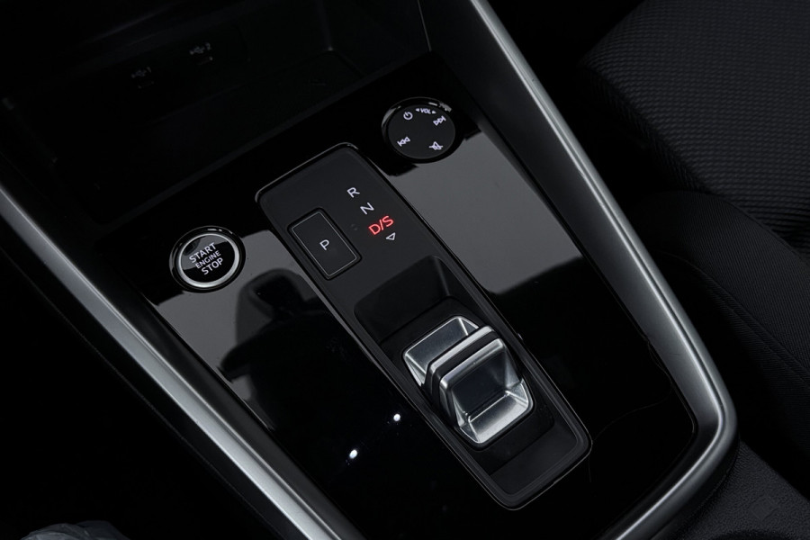 Audi A3 Sportback 30 TFSI Advanced edition (CRUISE CONTROL ADAPTIEF, NAVIGATIE, PARKEERSENSOREN)