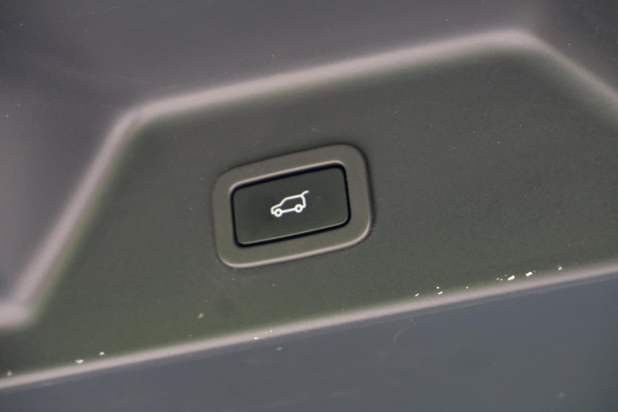 Land Rover Range Rover P400e Autobiography 404 PK | Meridan audio | Panoramadak | Stoelmassage | Head-Up | Adaptive cruise | Lounge stoelen | Luchtvering |