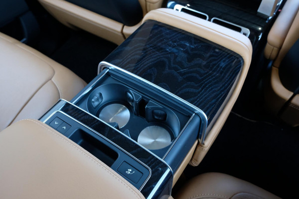 Land Rover Range Rover P400e Autobiography 404 PK | Meridan audio | Panoramadak | Stoelmassage | Head-Up | Adaptive cruise | Lounge stoelen | Luchtvering |