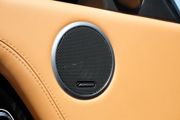 Land Rover Range Rover P400e Autobiography 404 PK | Meridan audio | Panoramadak | Stoelmassage | Head-Up | Adaptive cruise | Lounge stoelen | Luchtvering |