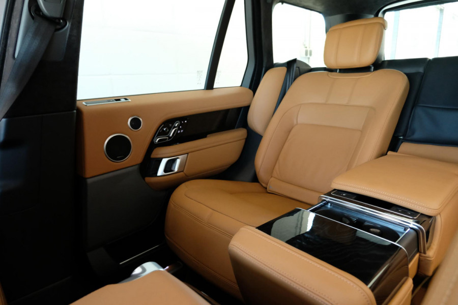 Land Rover Range Rover P400e Autobiography 404 PK | Meridan audio | Panoramadak | Stoelmassage | Head-Up | Adaptive cruise | Lounge stoelen | Luchtvering |