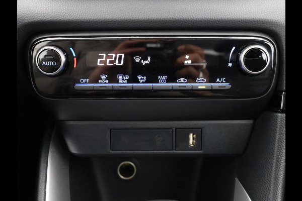 Toyota Yaris 1.5 HYBRID AUTOMAAT DYNAMIC GARANTIE 8-2031 CAMERA . APPLE CARPLAY & ANDROID AUTO . ELEKTRISCHE RAMEN V+A . KEYLESS START
