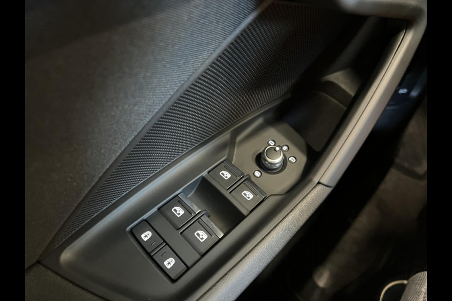 Audi A3 Sportback 30 TFSI Pro Line Navigatie Apple Carplay Android Auto Parkeersensoren achter Cruise Control Full Led Climate Control Lichtmetalen velgen