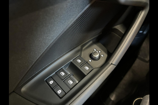 Audi A3 Sportback 30 TFSI Pro Line Navigatie Apple Carplay Android Auto Parkeersensoren achter Cruise Control Full Led Climate Control Lichtmetalen velgen