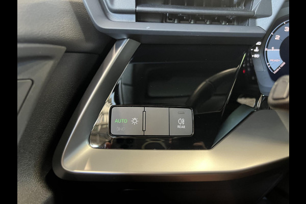 Audi A3 Sportback 30 TFSI Pro Line Navigatie Apple Carplay Android Auto Parkeersensoren achter Cruise Control Full Led Climate Control Lichtmetalen velgen