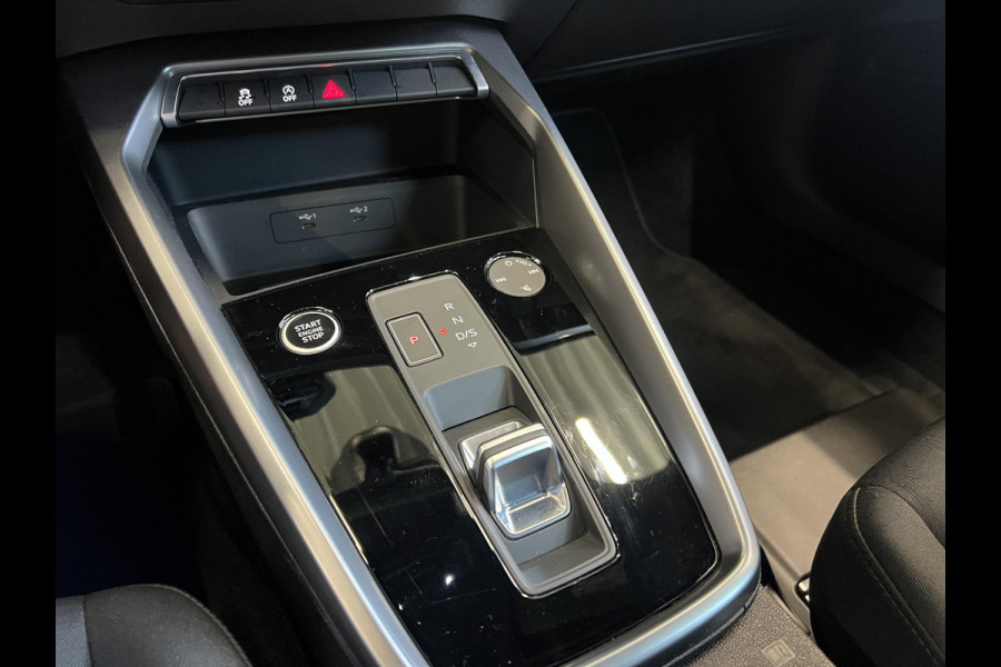 Audi A3 Sportback 30 TFSI Pro Line Navigatie Apple Carplay Android Auto Parkeersensoren achter Cruise Control Full Led Climate Control Lichtmetalen velgen