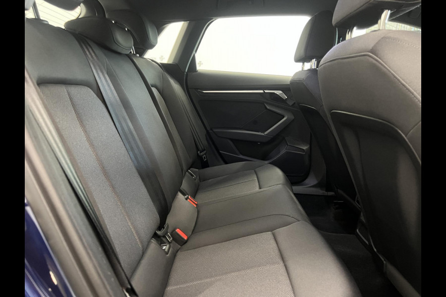 Audi A3 Sportback 30 TFSI Pro Line Navigatie Apple Carplay Android Auto Parkeersensoren achter Cruise Control Full Led Climate Control Lichtmetalen velgen