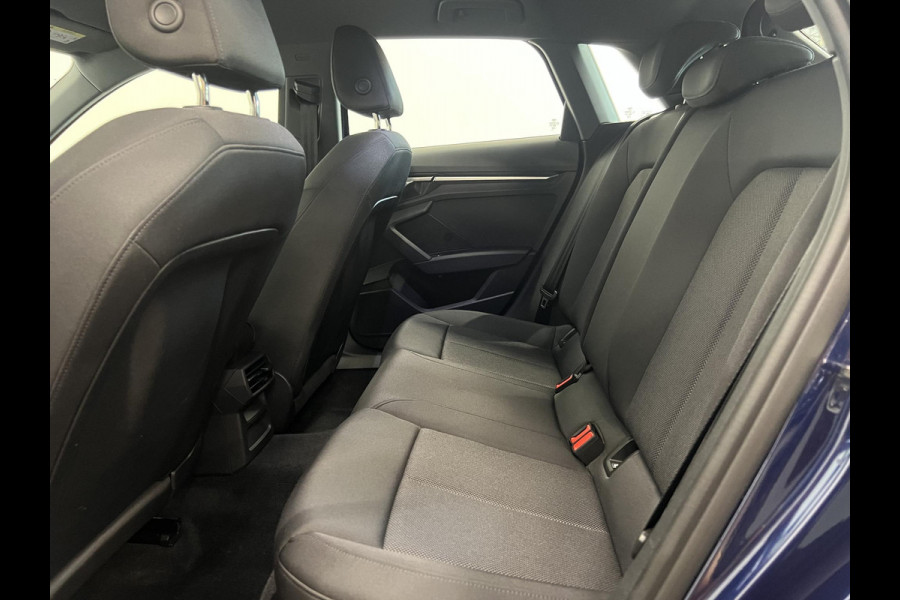 Audi A3 Sportback 30 TFSI Pro Line Navigatie Apple Carplay Android Auto Parkeersensoren achter Cruise Control Full Led Climate Control Lichtmetalen velgen