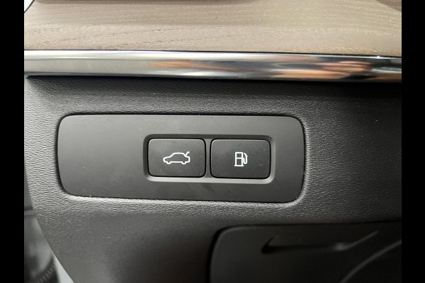 Volvo XC90 2.0 T8 Plug-in hybrid AWD Plus Dark 7 persoons Navigatie Apple Carplay/Android Auto 360 Camera Parkeersensoren Adaptive Cruise Control Full LED Stoel- en stuurverwarming Memory stoelen Climate Control Lichtmetalen velgen