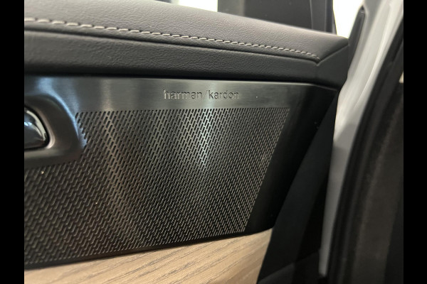 Volvo XC90 2.0 T8 Plug-in hybrid AWD Plus Dark 7 persoons Navigatie Apple Carplay/Android Auto 360 Camera Parkeersensoren Adaptive Cruise Control Full LED Stoel- en stuurverwarming Memory stoelen Climate Control Lichtmetalen velgen