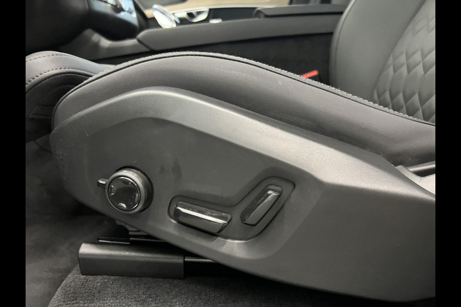 Volvo XC90 2.0 T8 Plug-in hybrid AWD Plus Dark 7 persoons Navigatie Apple Carplay/Android Auto 360 Camera Parkeersensoren Adaptive Cruise Control Full LED Stoel- en stuurverwarming Memory stoelen Climate Control Lichtmetalen velgen