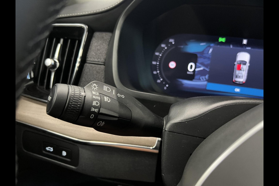 Volvo XC90 2.0 T8 Plug-in hybrid AWD Plus Dark 7 persoons Navigatie Apple Carplay/Android Auto 360 Camera Parkeersensoren Adaptive Cruise Control Full LED Stoel- en stuurverwarming Memory stoelen Climate Control Lichtmetalen velgen