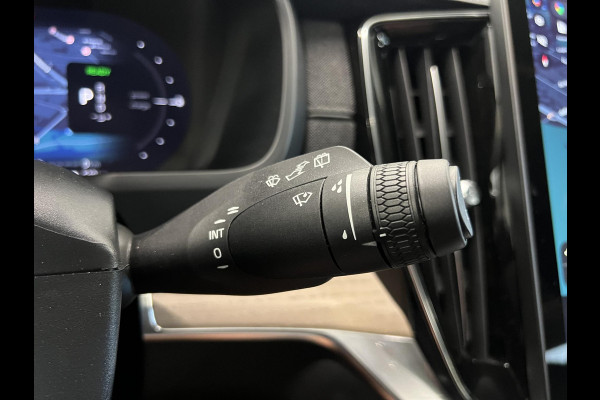 Volvo XC90 2.0 T8 Plug-in hybrid AWD Plus Dark 7 persoons Navigatie Apple Carplay/Android Auto 360 Camera Parkeersensoren Adaptive Cruise Control Full LED Stoel- en stuurverwarming Memory stoelen Climate Control Lichtmetalen velgen