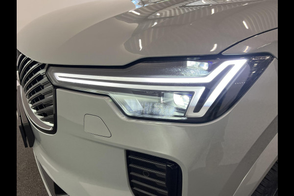 Volvo XC90 2.0 T8 Plug-in hybrid AWD Plus Dark 7 persoons Navigatie Apple Carplay/Android Auto 360 Camera Parkeersensoren Adaptive Cruise Control Full LED Stoel- en stuurverwarming Memory stoelen Climate Control Lichtmetalen velgen