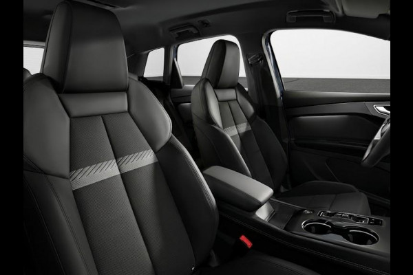 Audi Q4 e-tron Advanced edition 82 kWh 286 PK | Techniekpakket plus | Privacy glas | Trekhaak | Exterieurdetails carross.kleur |