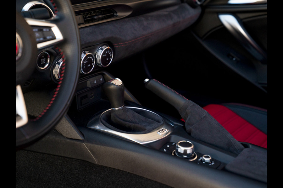 Abarth 124 Spider | Handbak | Bose