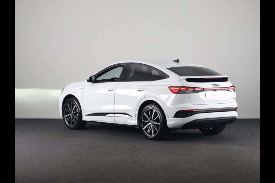 Audi Q4 Sportback e-tron 45 S edition Competition 82 kWh 286 pk | Assistentiepakket plus | Trekhaak | Ambient lichtpakket | Optiekpakket zwart plus |