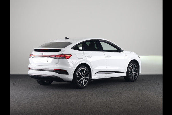 Audi Q4 Sportback e-tron 45 S edition Competition 82 kWh 286 pk | Assistentiepakket plus | Trekhaak | Ambient lichtpakket | Optiekpakket zwart plus |