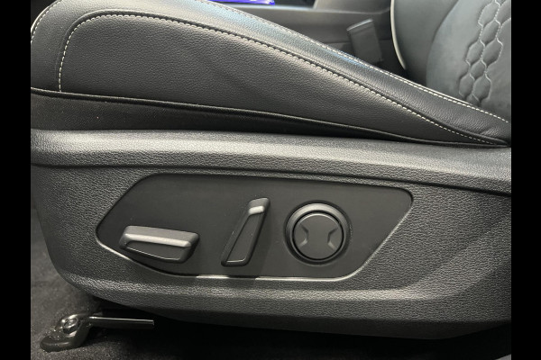 Kia Sportage 1.6 T-GDi Plug-in Hybrid AWD GT-PlusLine Panoramadak Navigatie Apple Carplay Android Auto 360 Camera Parkeersensoren Adaptive Cruise Control Stoel- en stuurverwarming Elektrische stoelen en achterklep Climate Control Lichtmetalen velgen