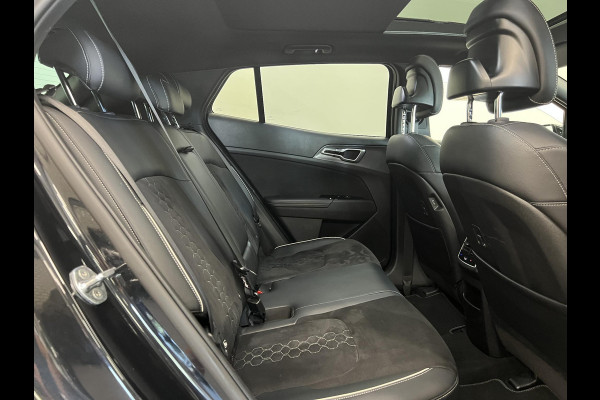 Kia Sportage 1.6 T-GDi Plug-in Hybrid AWD GT-PlusLine Panoramadak Navigatie Apple Carplay Android Auto 360 Camera Parkeersensoren Adaptive Cruise Control Stoel- en stuurverwarming Elektrische stoelen en achterklep Climate Control Lichtmetalen velgen