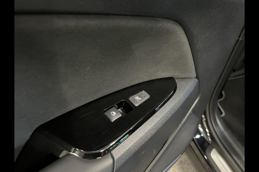 Kia Sportage 1.6 T-GDi Plug-in Hybrid AWD GT-PlusLine Panoramadak Navigatie Apple Carplay Android Auto 360 Camera Parkeersensoren Adaptive Cruise Control Stoel- en stuurverwarming Elektrische stoelen en achterklep Climate Control Lichtmetalen velgen
