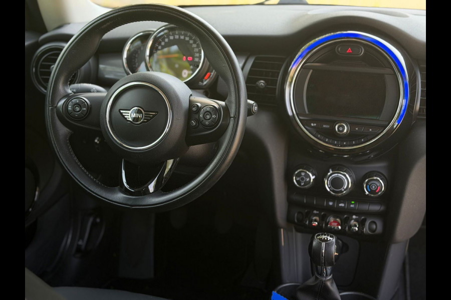 MINI 3-deurs 1.5 Cooper 136 pk, starlight bleu metallic, navigatie, keurig nette staat, NL auto met nationale auto pas