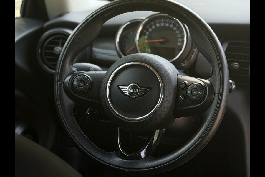 MINI 3-deurs 1.5 Cooper 136 pk, starlight bleu metallic, navigatie, keurig nette staat, NL auto met nationale auto pas