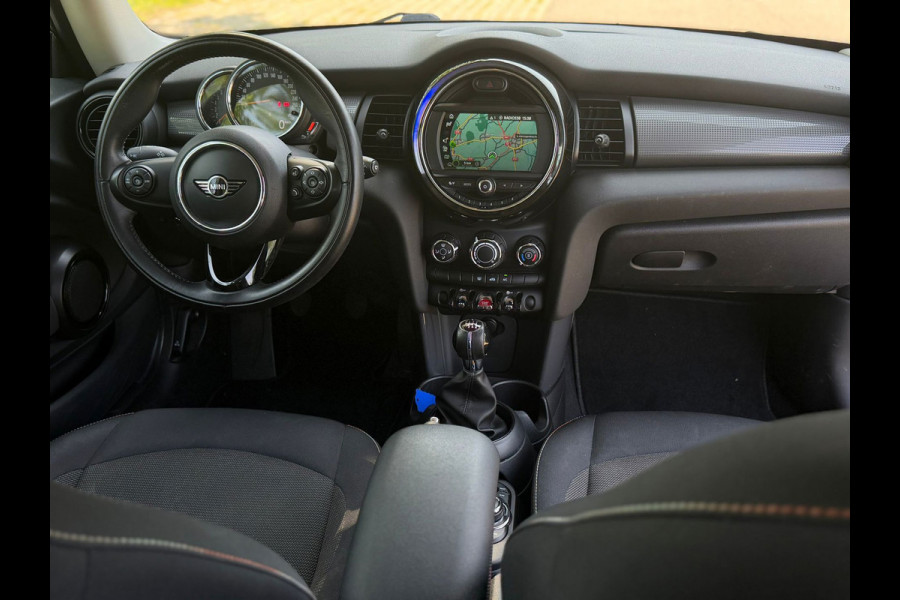 MINI 3-deurs 1.5 Cooper 136 pk, starlight bleu metallic, navigatie, keurig nette staat, NL auto met nationale auto pas