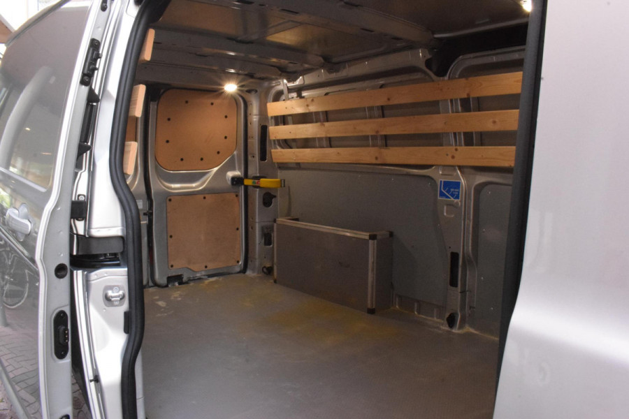 Ford Transit Custom 320 2.0 TDCI L2H1 Limited | Trekhaak | Apple Carplay | Cruise