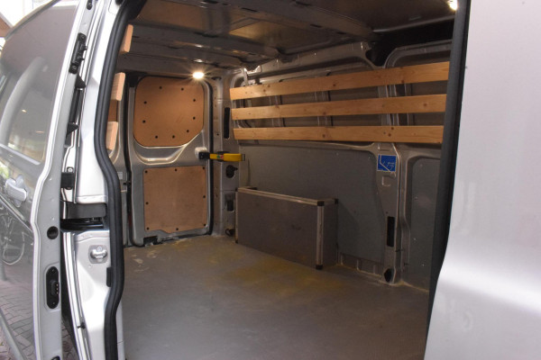 Ford Transit Custom 320 2.0 TDCI L2H1 Limited | Trekhaak | Apple Carplay | Cruise