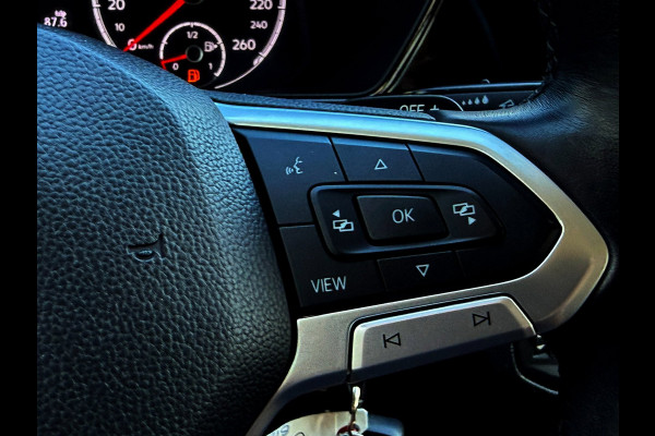 Volkswagen T-Cross 1.0 TSI Style Business Camera_Trekh_Carplay_ACC