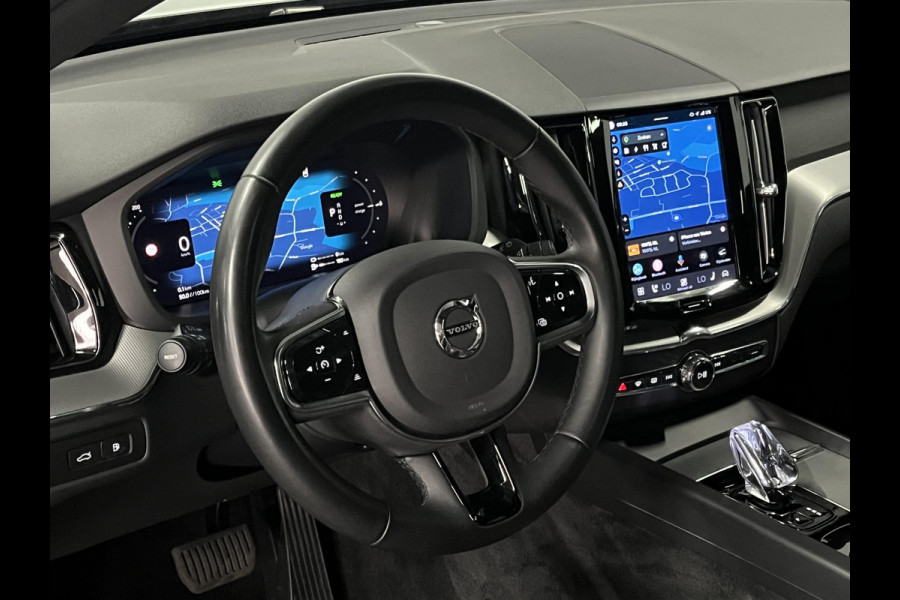 Volvo XC60 2.0 T6 Plug-in hybrid AWD Plus Dark Trekhaak | Open dak | Adaptive cruise control | Stoel-/stuur verwarming | 22"wielen | Carplay | Google
