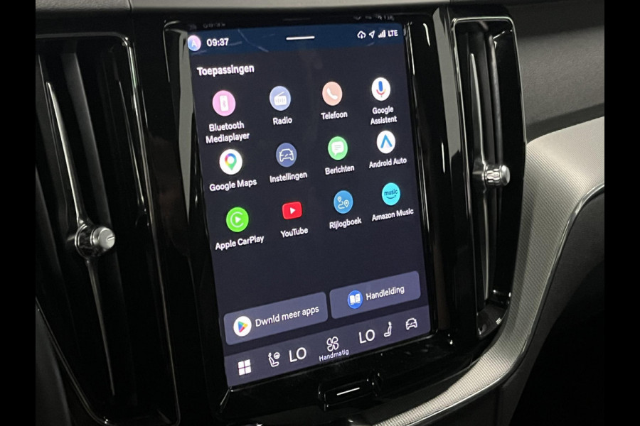 Volvo XC60 2.0 T6 Plug-in hybrid AWD Plus Dark Trekhaak | Open dak | Adaptive cruise control | Stoel-/stuur verwarming | 22"wielen | Carplay | Google