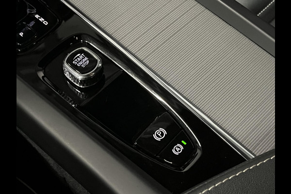 Volvo XC60 2.0 T6 Plug-in hybrid AWD Plus Dark Trekhaak | Open dak | Adaptive cruise control | Stoel-/stuur verwarming | 22"wielen | Carplay | Google