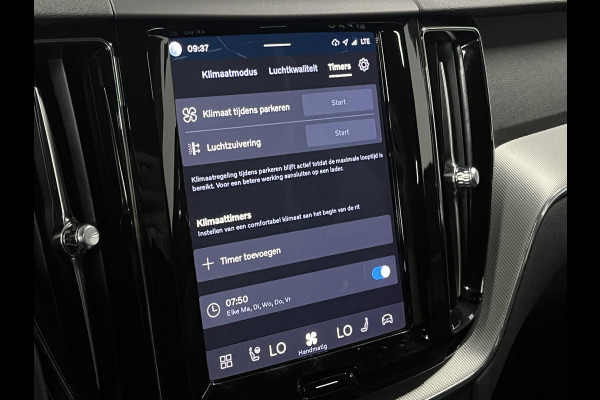 Volvo XC60 2.0 T6 Plug-in hybrid AWD Plus Dark Trekhaak | Open dak | Adaptive cruise control | Stoel-/stuur verwarming | 22"wielen | Carplay | Google
