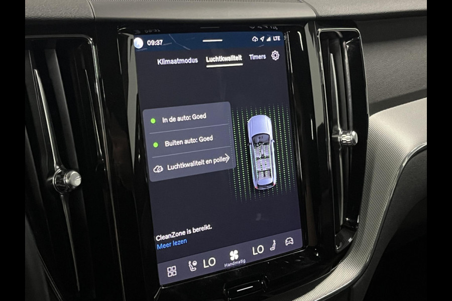 Volvo XC60 2.0 T6 Plug-in hybrid AWD Plus Dark Trekhaak | Open dak | Adaptive cruise control | Stoel-/stuur verwarming | 22"wielen | Carplay | Google