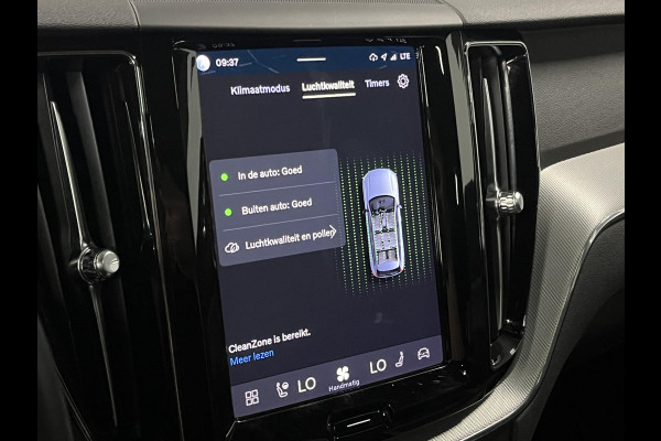 Volvo XC60 2.0 T6 Plug-in hybrid AWD Plus Dark Trekhaak | Open dak | Adaptive cruise control | Stoel-/stuur verwarming | 22"wielen | Carplay | Google