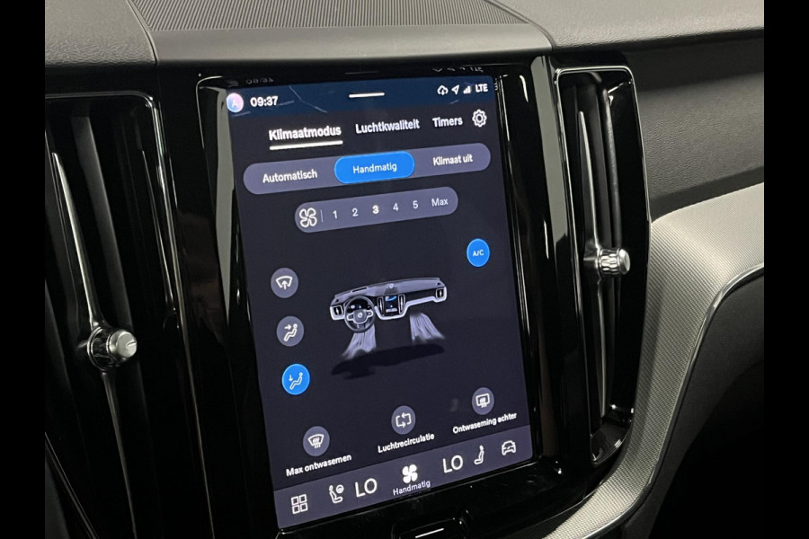 Volvo XC60 2.0 T6 Plug-in hybrid AWD Plus Dark Trekhaak | Open dak | Adaptive cruise control | Stoel-/stuur verwarming | 22"wielen | Carplay | Google