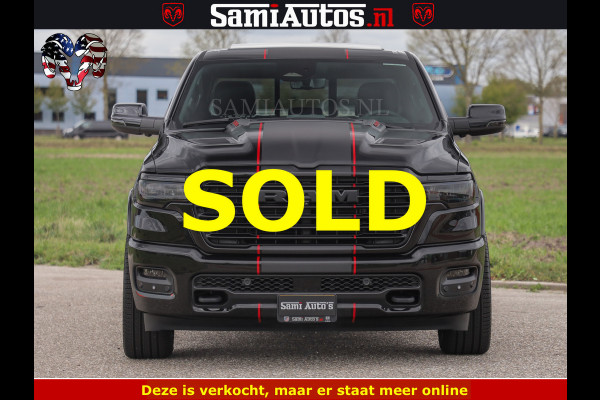 Dodge Ram NIGHT PREMIUM | 426PK | STRIPING | LUCHTVERING | HUD | PANO | 360 CAM | Full Option | LIMITED WHEELS | De Meest Luxe Pick-Up in  Comfortabele Dubbele Cabine met Royale 5 Zitplaatsen | EERSTE EIGENAAR | SMOKE PACK | BOM VOL |