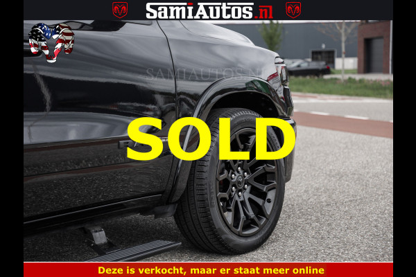 Dodge Ram NIGHT PREMIUM | 426PK | STRIPING | LUCHTVERING | HUD | PANO | 360 CAM | Full Option | LIMITED WHEELS | De Meest Luxe Pick-Up in  Comfortabele Dubbele Cabine met Royale 5 Zitplaatsen | EERSTE EIGENAAR | SMOKE PACK | BOM VOL |